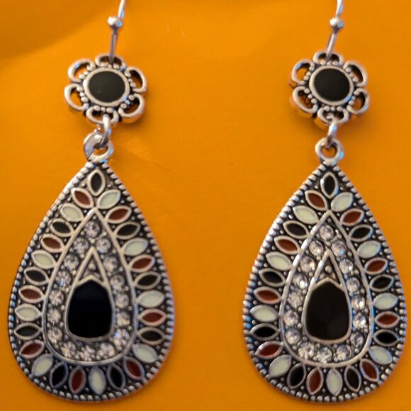 BOHO  Red Black and White Earring  NBW - Picture 1 of 1